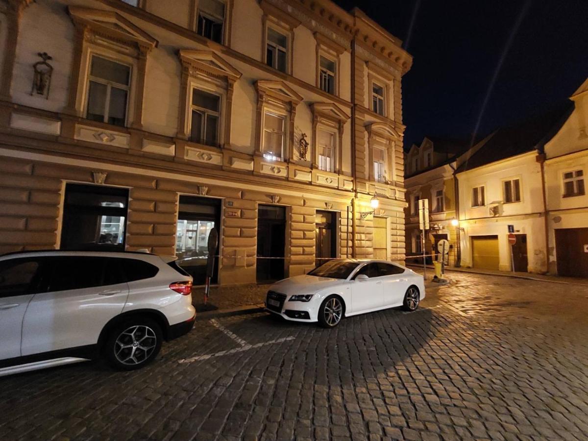 Byt 2+Kk Na Velkem Namesti Градец-Кралове Экстерьер фото