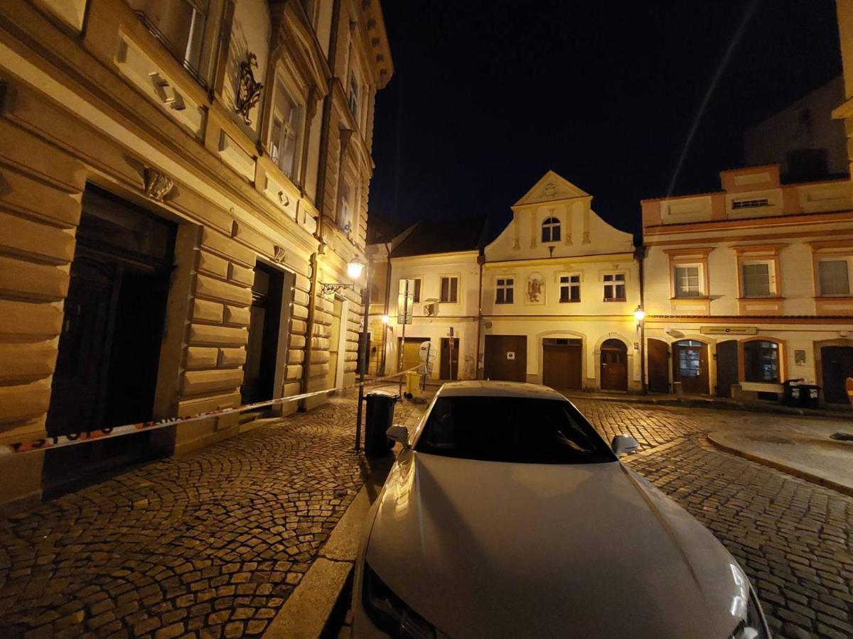 Byt 2+Kk Na Velkem Namesti Градец-Кралове Экстерьер фото