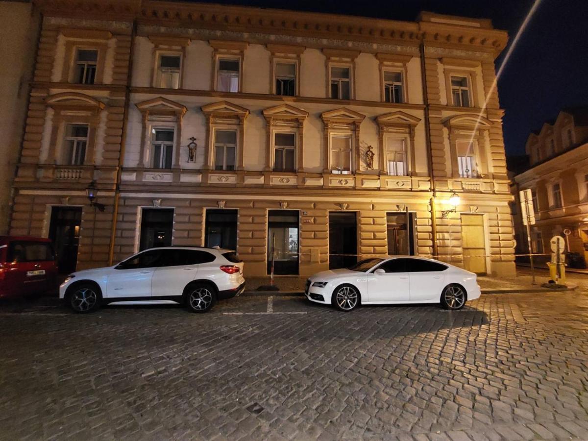 Byt 2+Kk Na Velkem Namesti Градец-Кралове Экстерьер фото